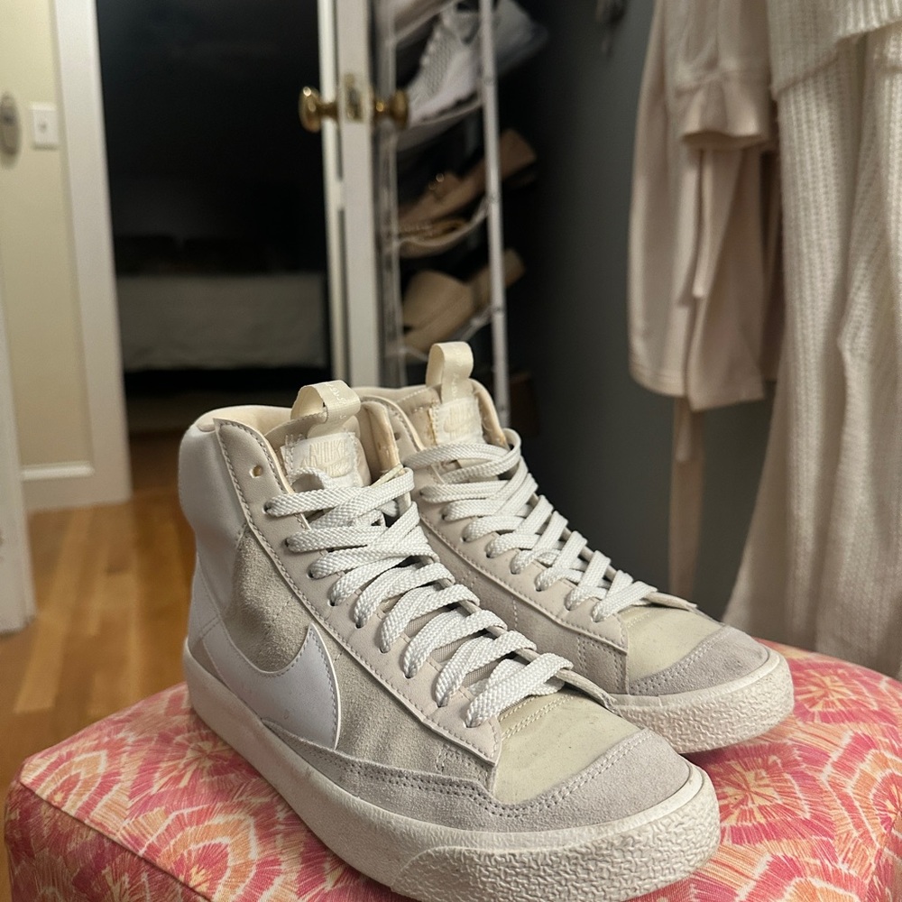 Nike Women's Sneakers in White and Cream
